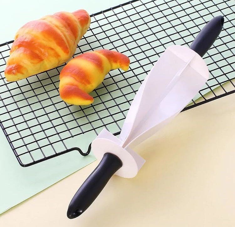 Croissant Cutter, Plastic Croissant Molding Tool, Bread Rolling Dough Cutter Croissant Cutter, Plastic Croissant Molding Tool, Bread Rolling Dough Cutter